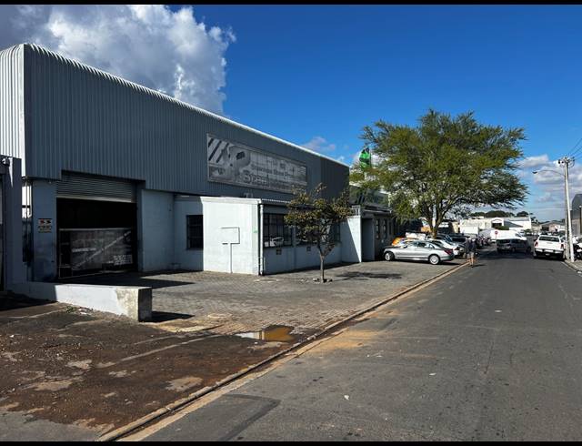 900M² WAREHOUSE FOR SALE IN PAROW EAST